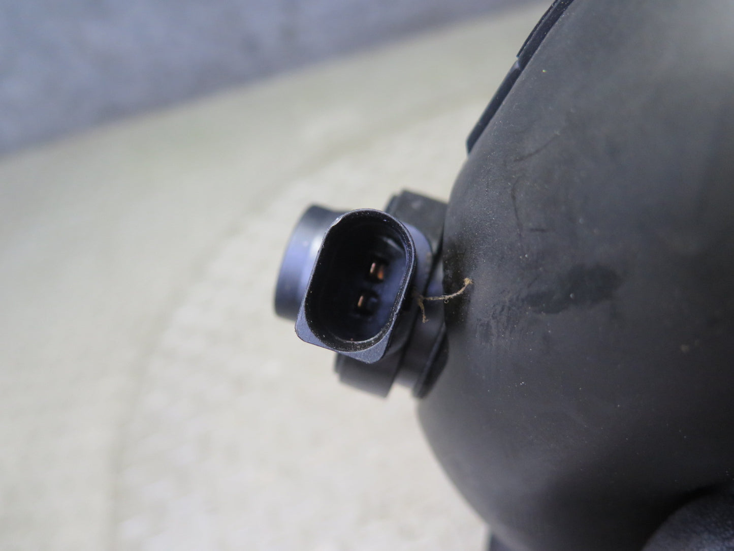 02-03 VW Eurovan T4 2.8 Engine Air Intake Duct Hose Pipe w Sensor 022129627C OEM