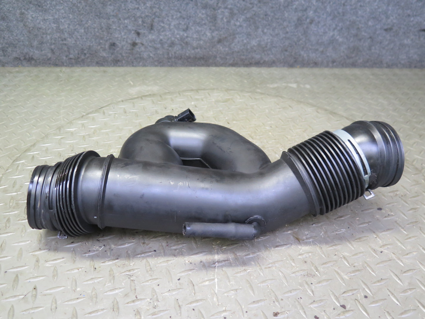 02-03 VW Eurovan T4 2.8 Engine Air Intake Duct Hose Pipe w Sensor 022129627C OEM