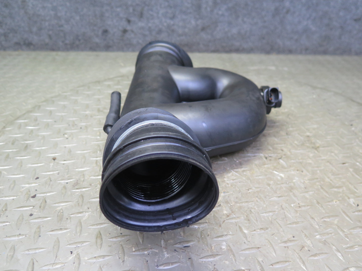 02-03 VW Eurovan T4 2.8 Engine Air Intake Duct Hose Pipe w Sensor 022129627C OEM