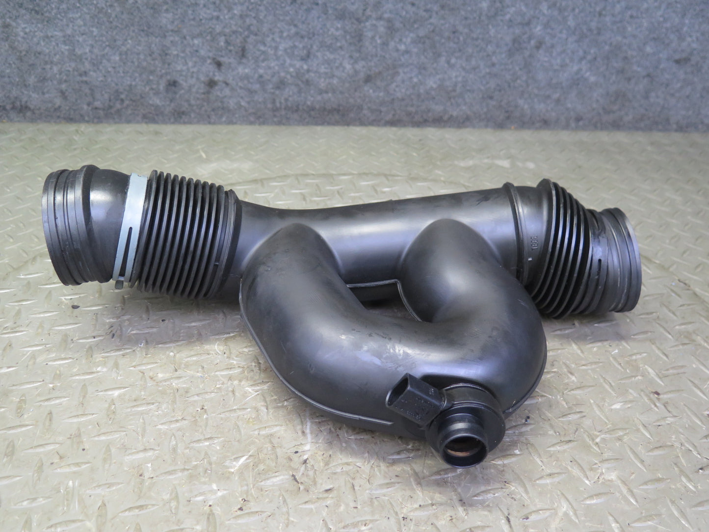 02-03 VW Eurovan T4 2.8 Engine Air Intake Duct Hose Pipe w Sensor 022129627C OEM