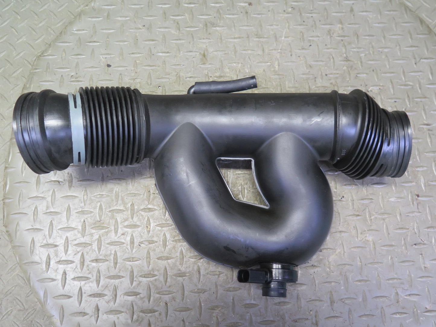 02-03 VW Eurovan T4 2.8 Engine Air Intake Duct Hose Pipe w Sensor 022129627C OEM
