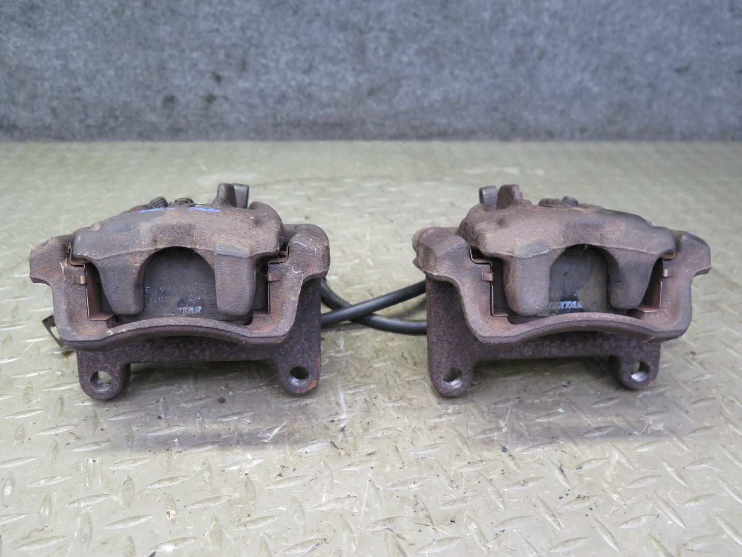 01-03 VW Eurovan T4 2.8L FWD Set of 2 Rear Left & Right Brake Caliper OEM