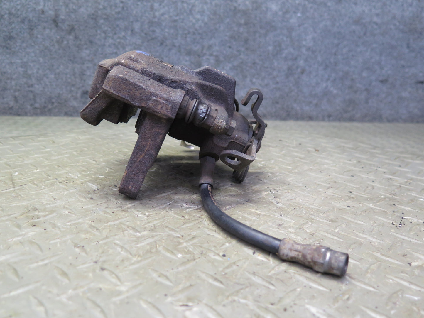 01-03 VW Eurovan T4 2.8L FWD Set of 2 Rear Left & Right Brake Caliper OEM