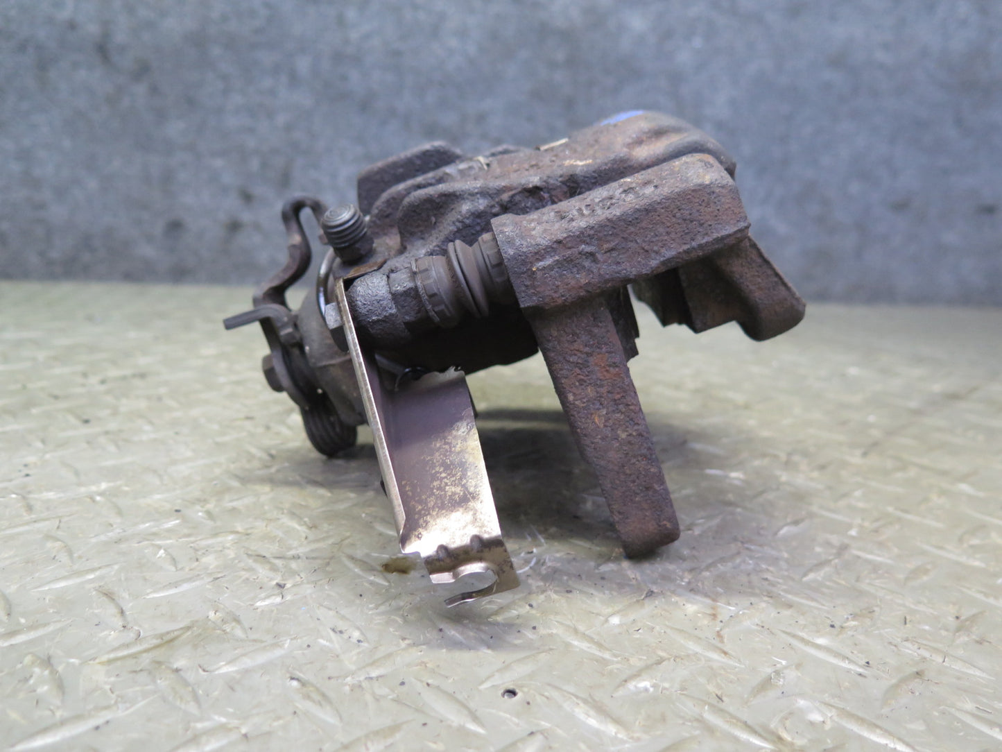 01-03 VW Eurovan T4 2.8L FWD Set of 2 Rear Left & Right Brake Caliper OEM