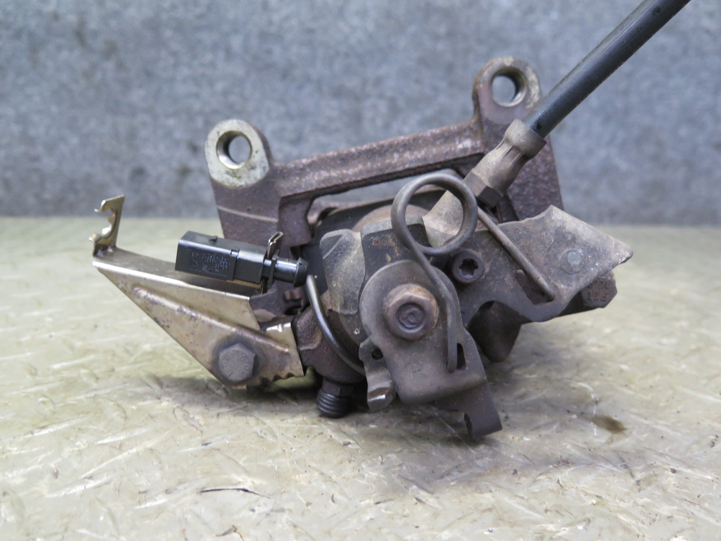 01-03 VW Eurovan T4 2.8L FWD Set of 2 Rear Left & Right Brake Caliper OEM