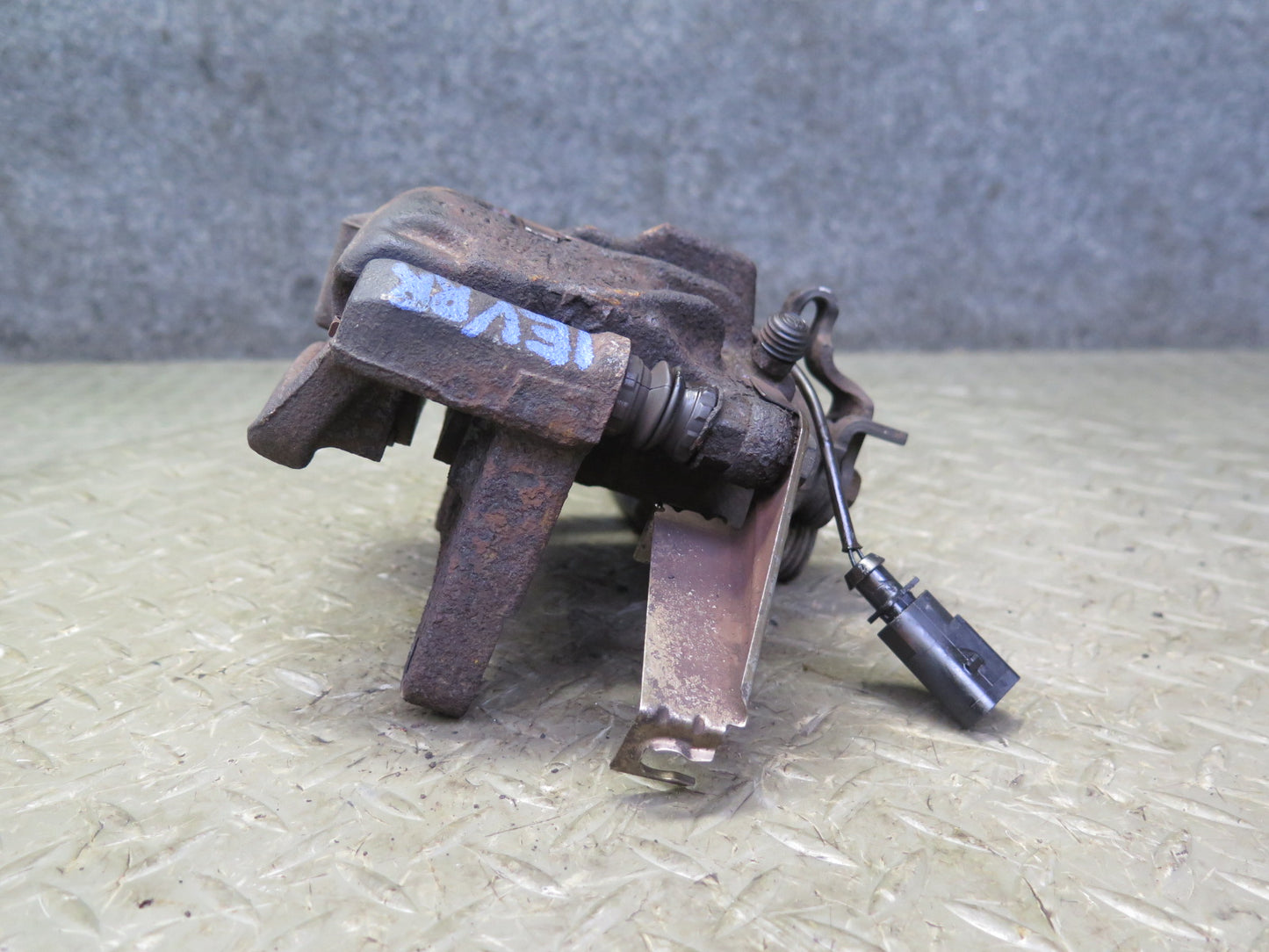 01-03 VW Eurovan T4 2.8L FWD Set of 2 Rear Left & Right Brake Caliper OEM