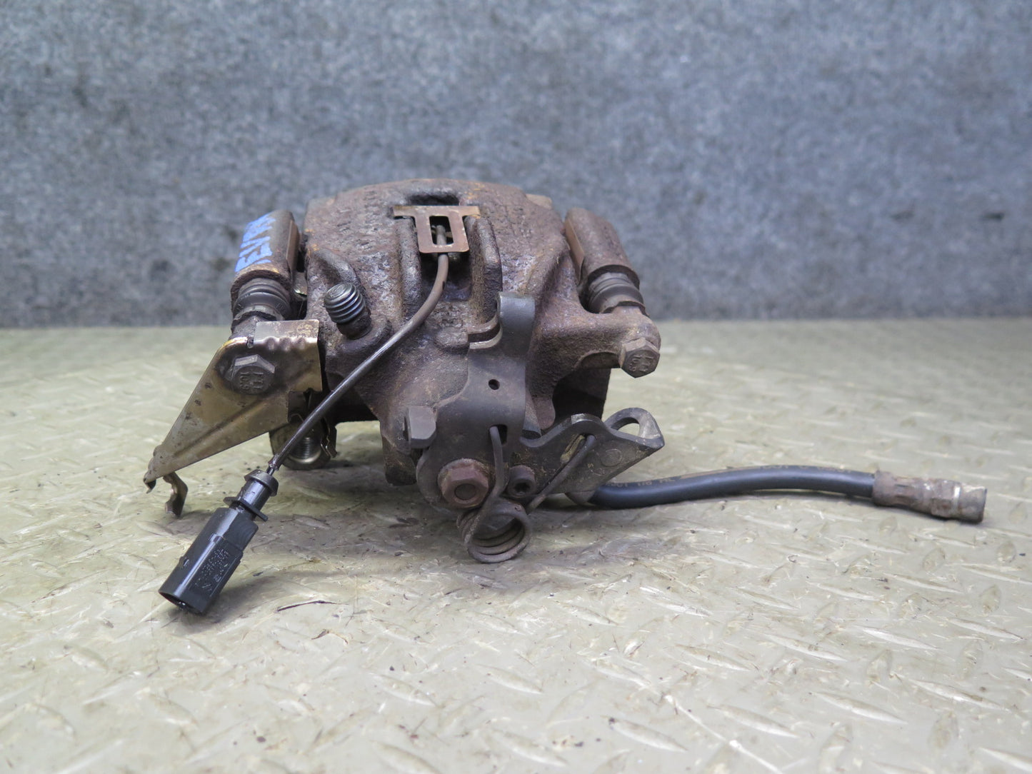 01-03 VW Eurovan T4 2.8L FWD Set of 2 Rear Left & Right Brake Caliper OEM