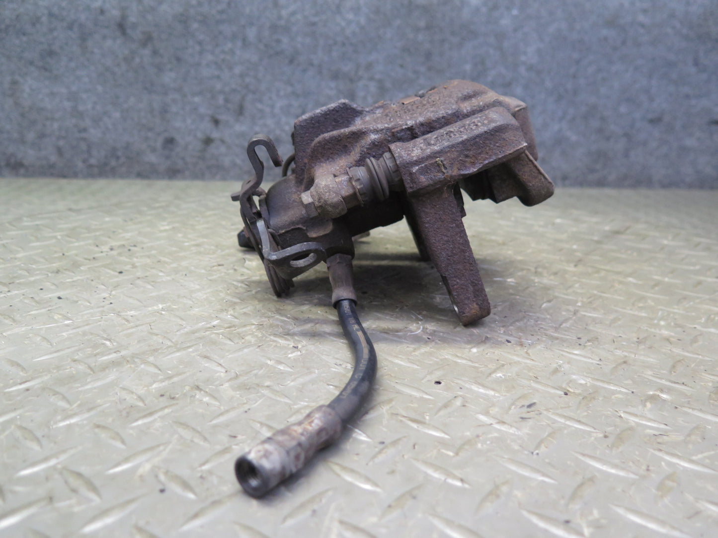 01-03 VW Eurovan T4 2.8L FWD Set of 2 Rear Left & Right Brake Caliper OEM