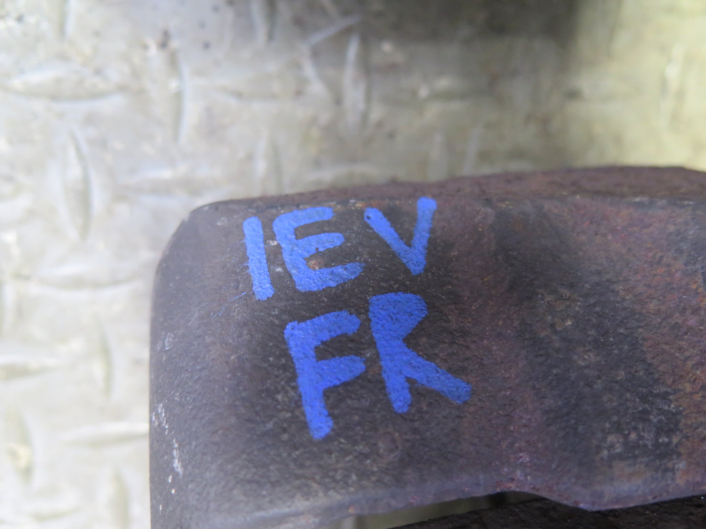 01-03 VW Eurovan T4 2.8L FWD Set of 2 Front Left & Right Brake Caliper OEM