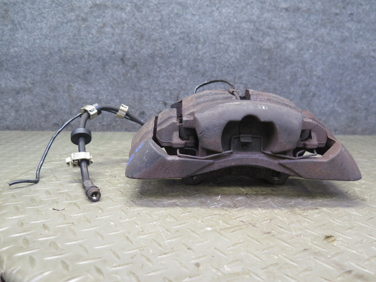 01-03 VW Eurovan T4 2.8L FWD Set of 2 Front Left & Right Brake Caliper OEM