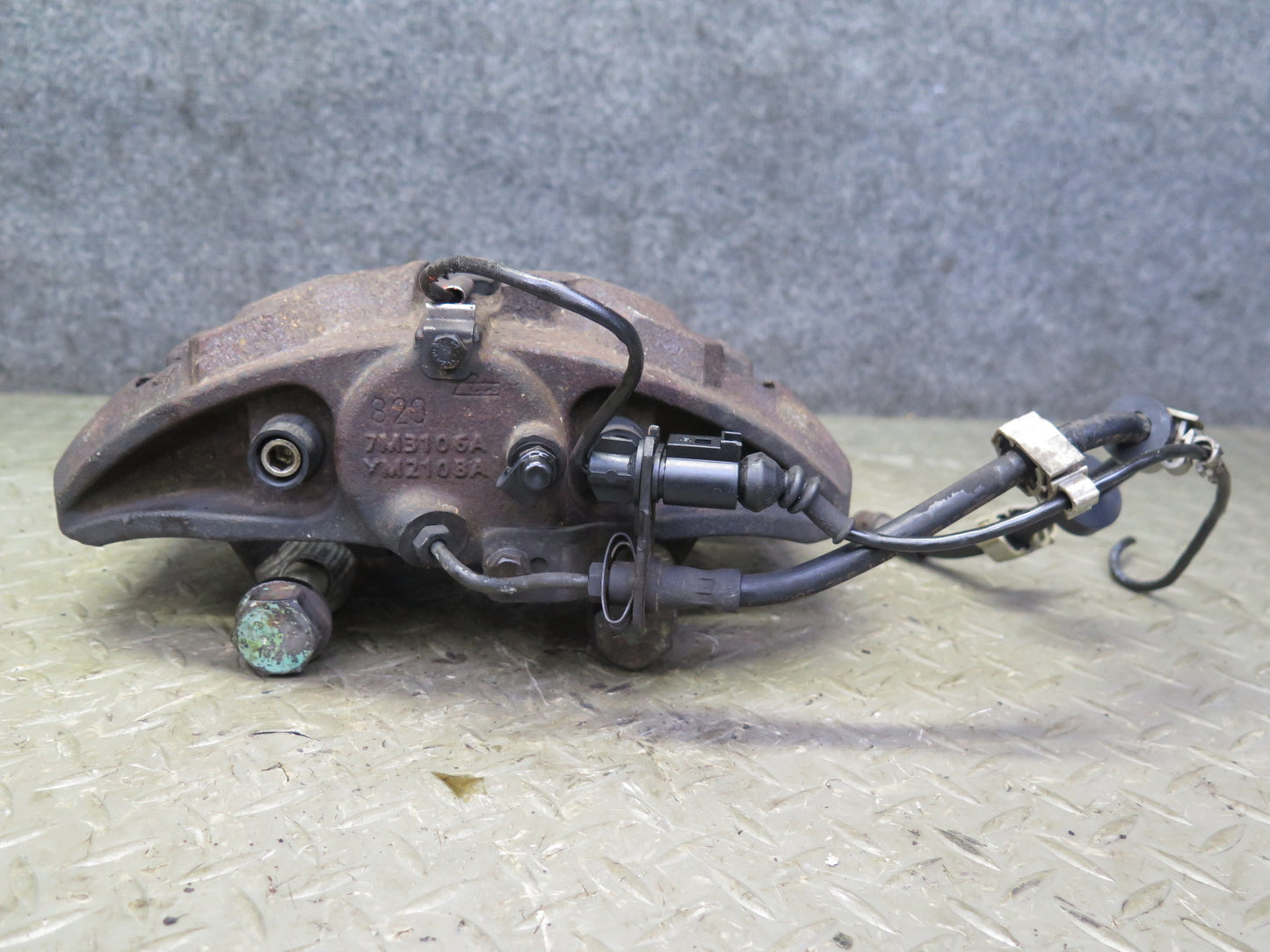 01-03 VW Eurovan T4 2.8L FWD Set of 2 Front Left & Right Brake Caliper OEM