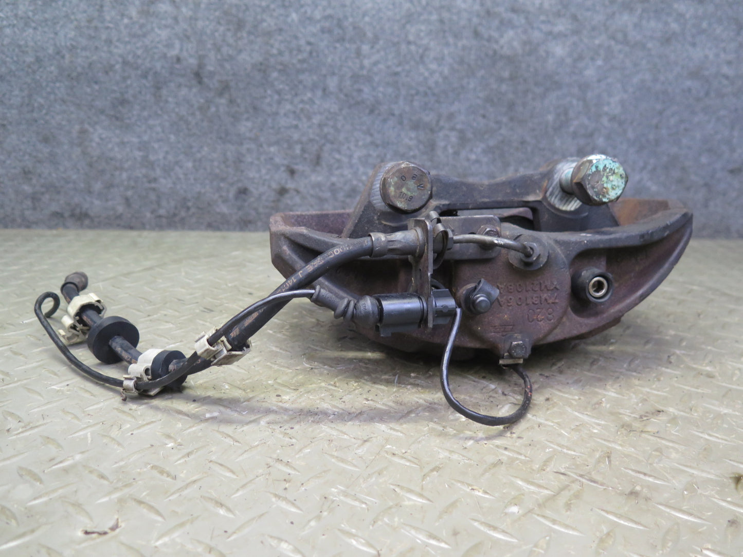 01-03 VW Eurovan T4 2.8L FWD Set of 2 Front Left & Right Brake Caliper OEM
