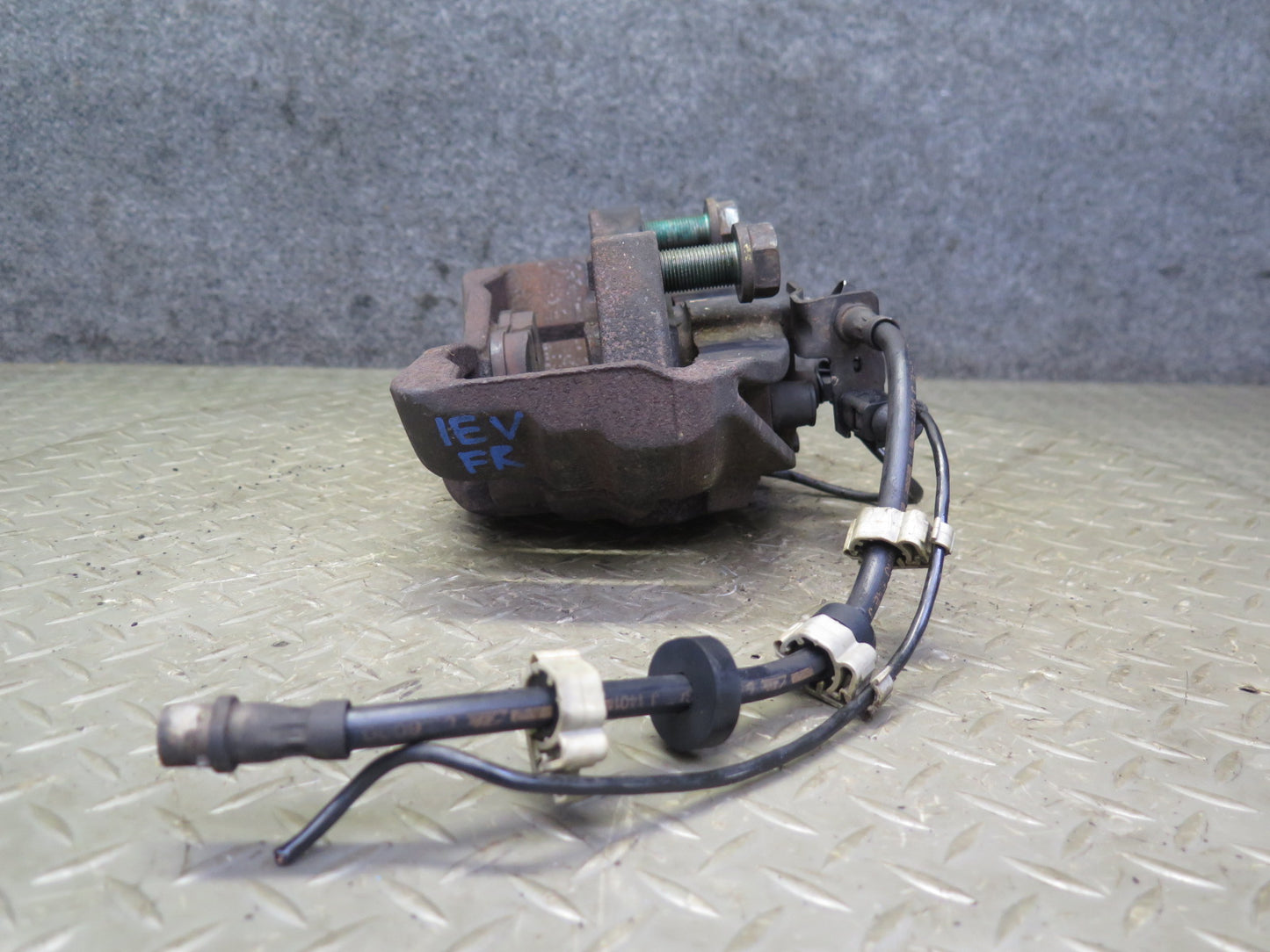 01-03 VW Eurovan T4 2.8L FWD Set of 2 Front Left & Right Brake Caliper OEM