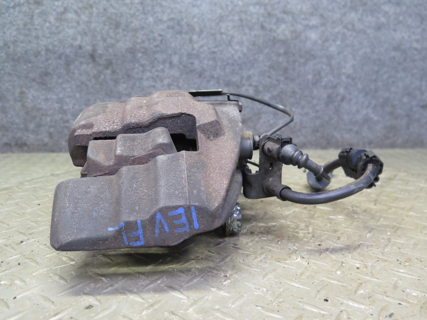 01-03 VW Eurovan T4 2.8L FWD Set of 2 Front Left & Right Brake Caliper OEM