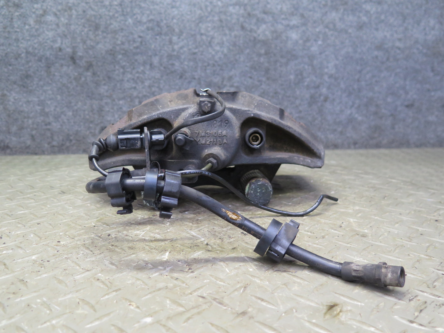 01-03 VW Eurovan T4 2.8L FWD Set of 2 Front Left & Right Brake Caliper OEM