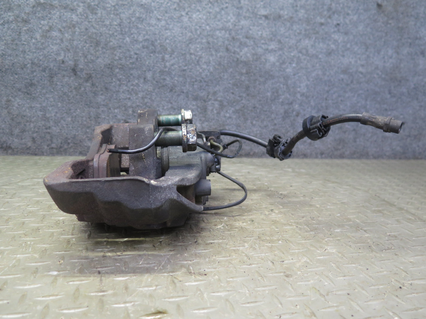 01-03 VW Eurovan T4 2.8L FWD Set of 2 Front Left & Right Brake Caliper OEM