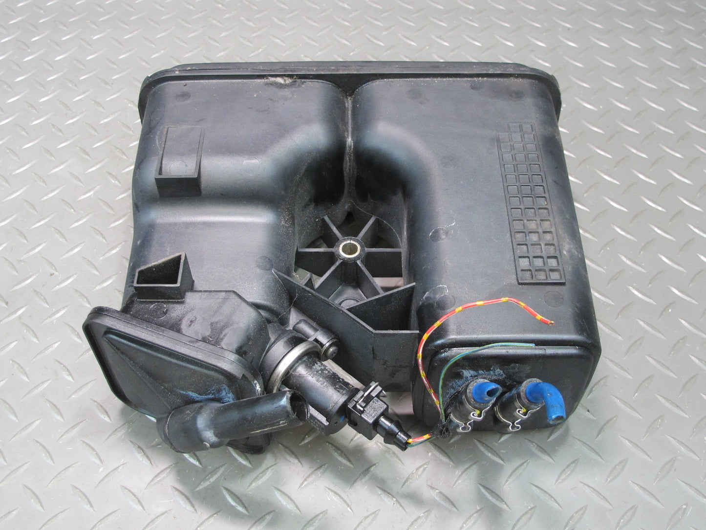 94-99 BMW E36 328iC Fuel  Evap Vapor Charcoal Canister 1183508 OEM