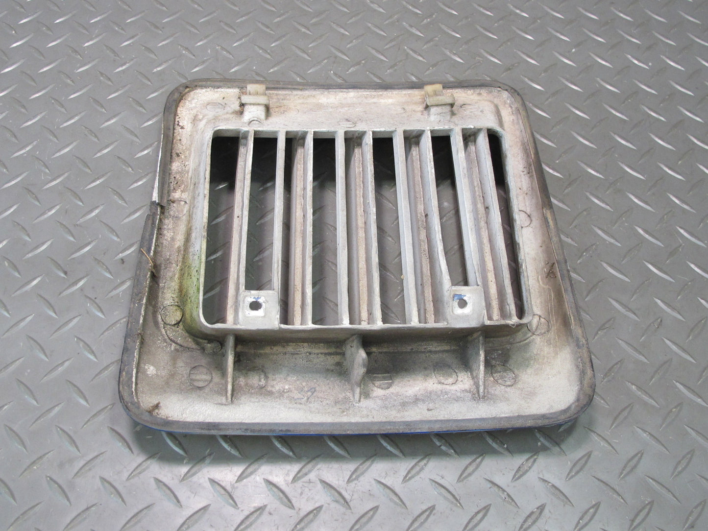88-89 Toyota MR2 AW15 Right Quarter Panel Air Inlet Scoop Vent Grille White OEM