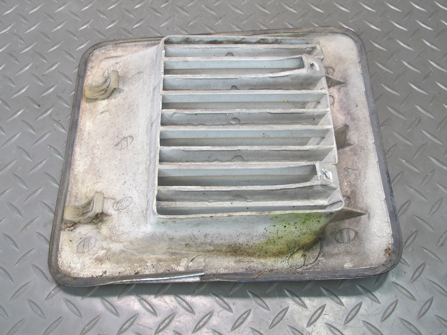 88-89 Toyota MR2 AW15 Right Quarter Panel Air Inlet Scoop Vent Grille White OEM