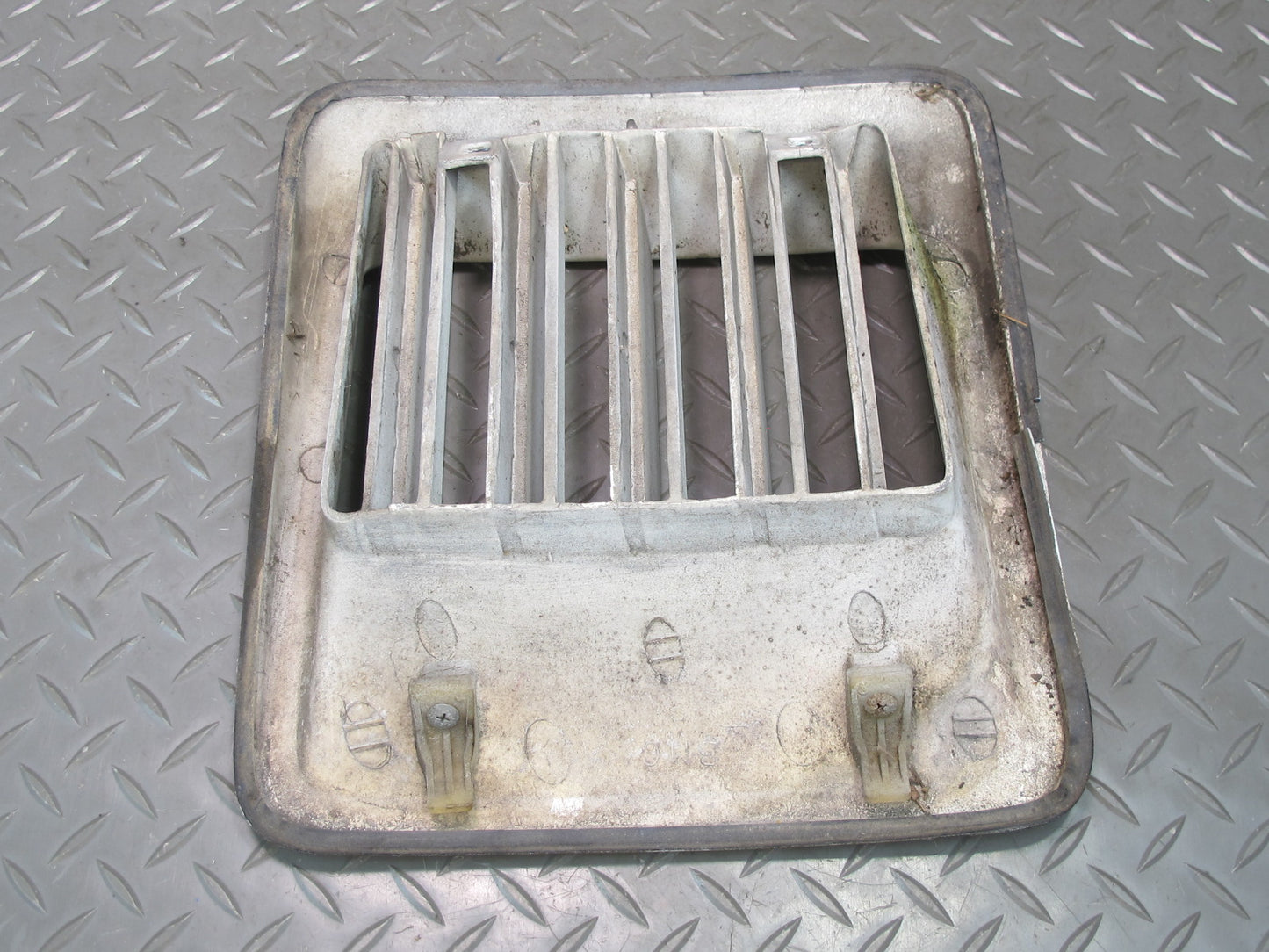 88-89 Toyota MR2 AW15 Right Quarter Panel Air Inlet Scoop Vent Grille White OEM