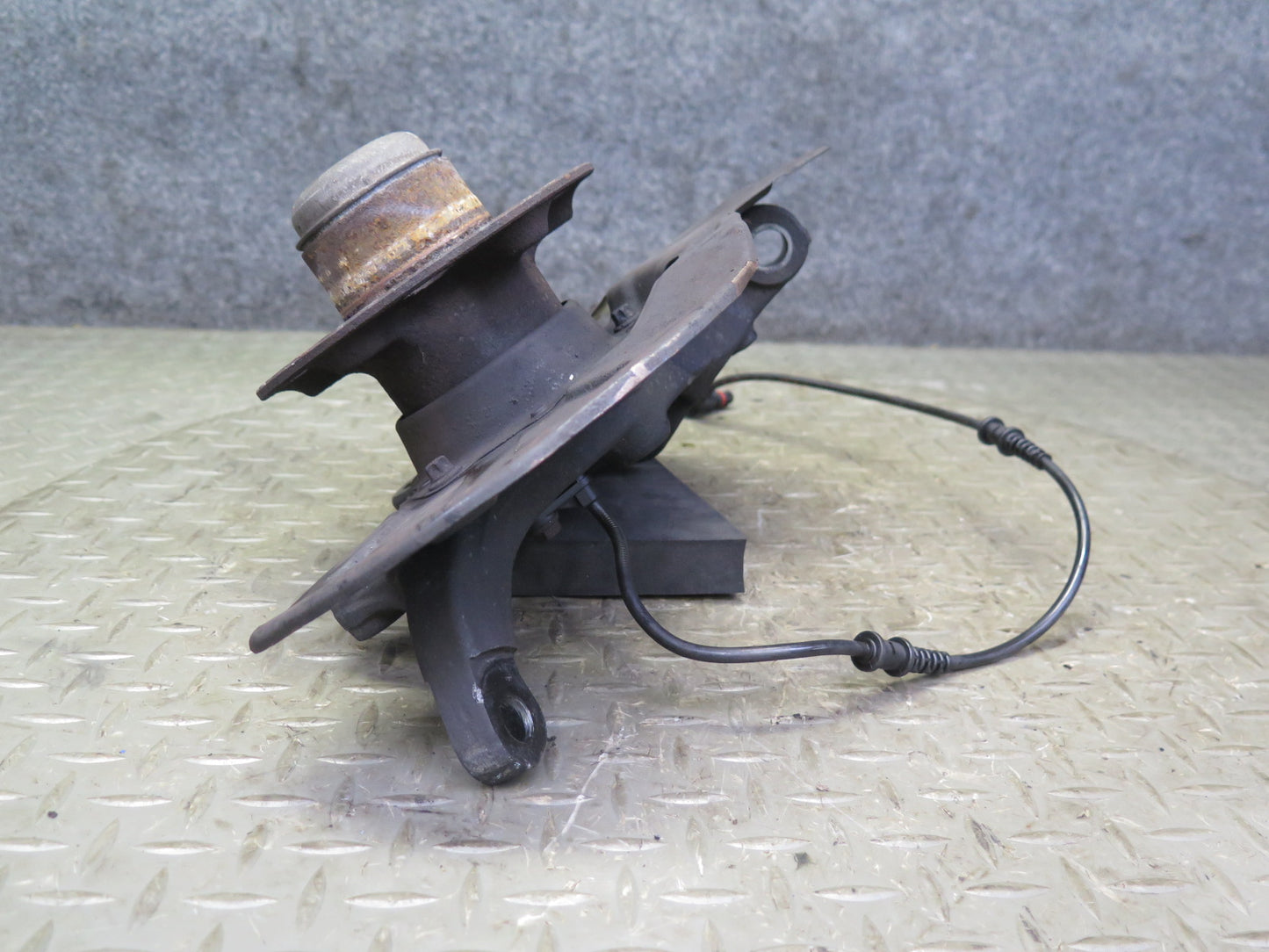 05-11 Mercedes R171 Slk-class Front Left Spindle Knuckle Wheel Hub Bearing OEM