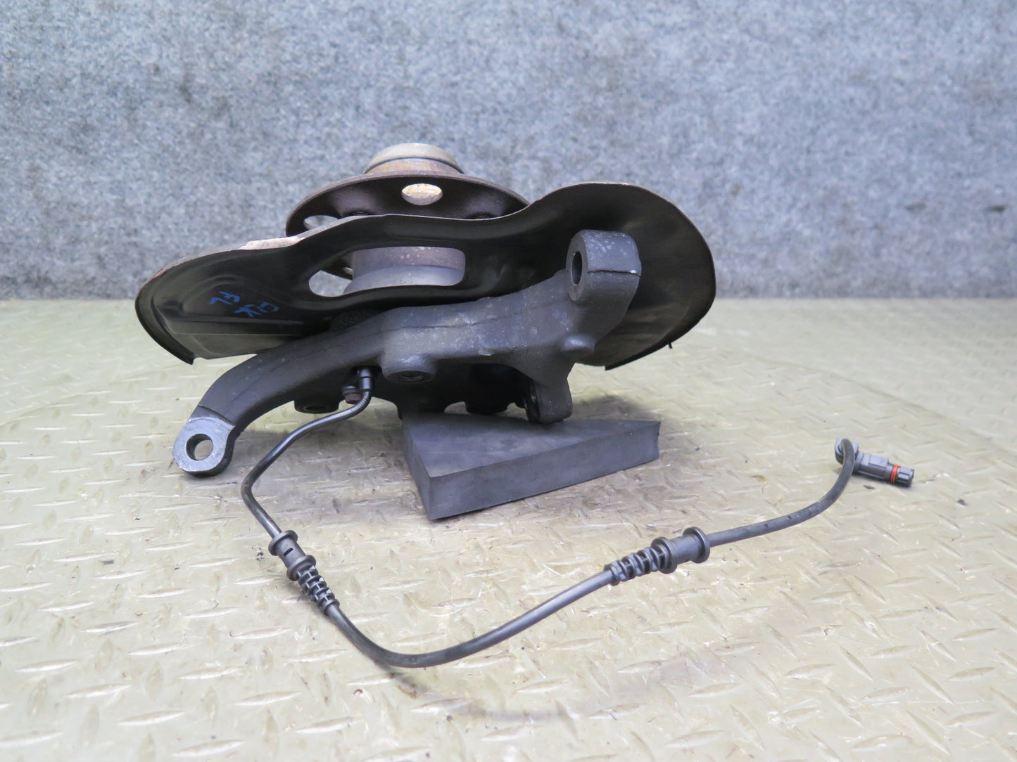 05-11 Mercedes R171 Slk-class Front Left Spindle Knuckle Wheel Hub Bearing OEM