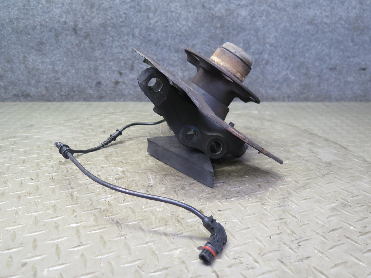 05-11 Mercedes R171 Slk-class Front Left Spindle Knuckle Wheel Hub Bearing OEM