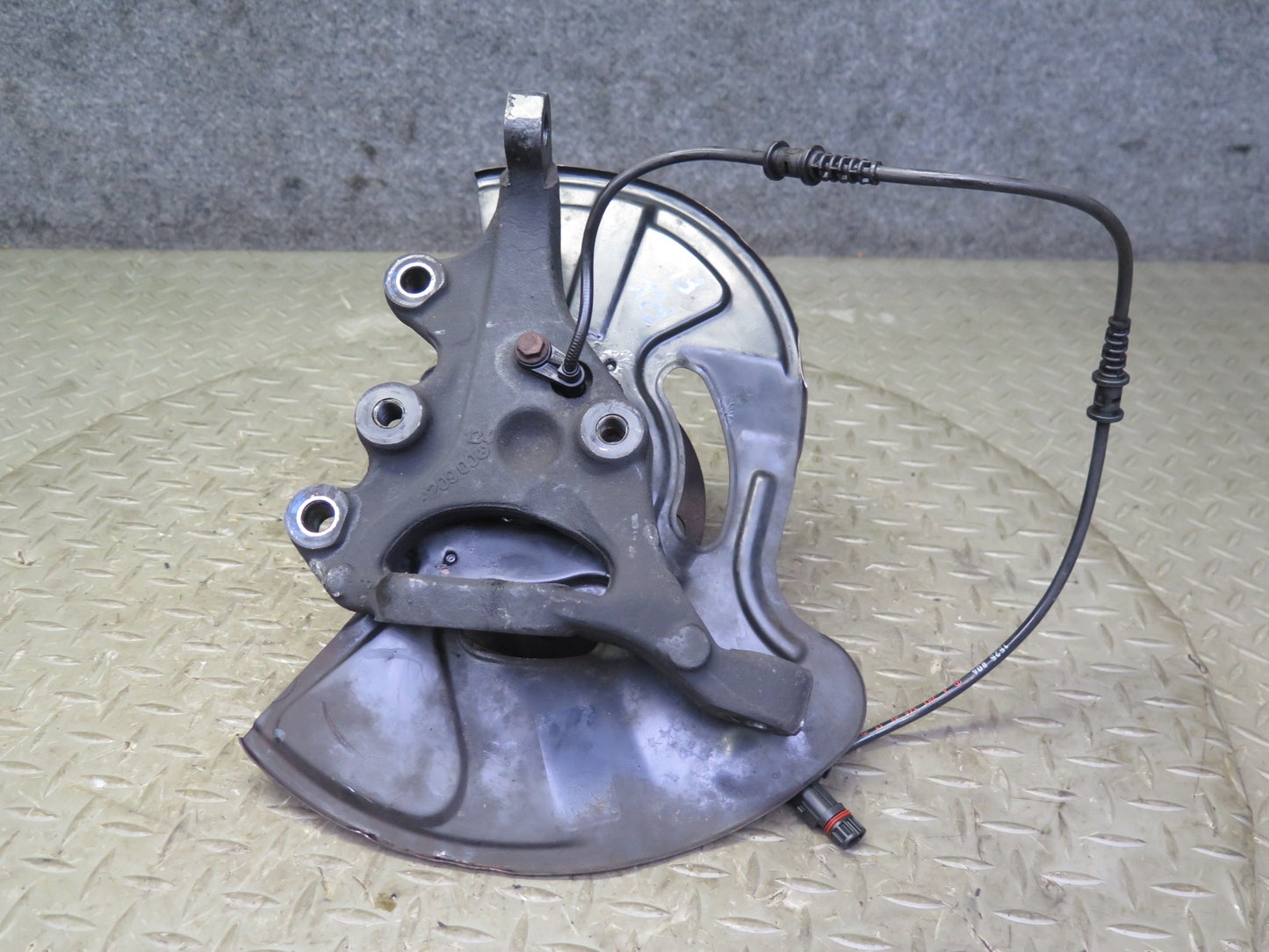 05-11 Mercedes R171 Slk-class Front Left Spindle Knuckle Wheel Hub Bearing OEM