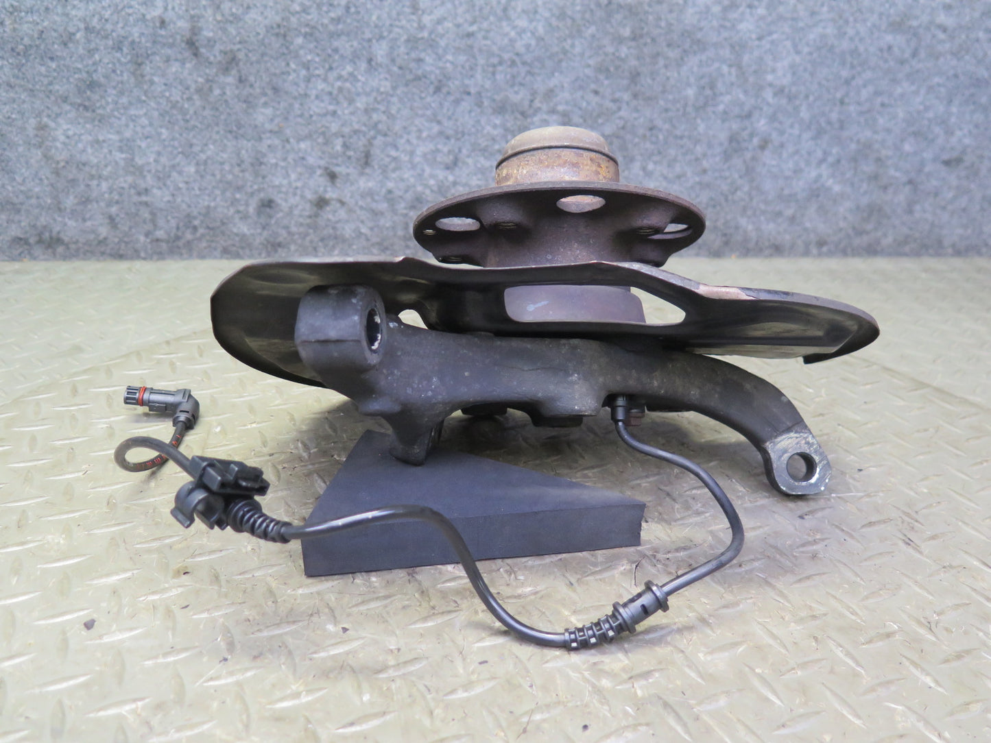 05-11 Mercedes R171 Slk-class Front Right Spindle Knuckle Wheel Hub Bearing OEM