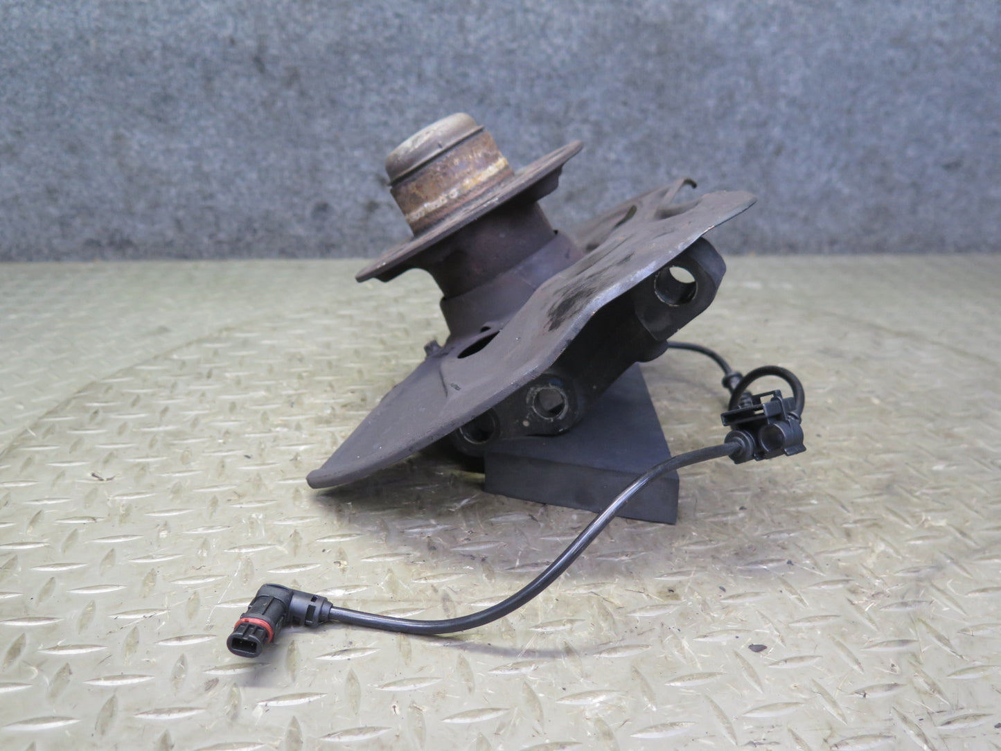 05-11 Mercedes R171 Slk-class Front Right Spindle Knuckle Wheel Hub Bearing OEM