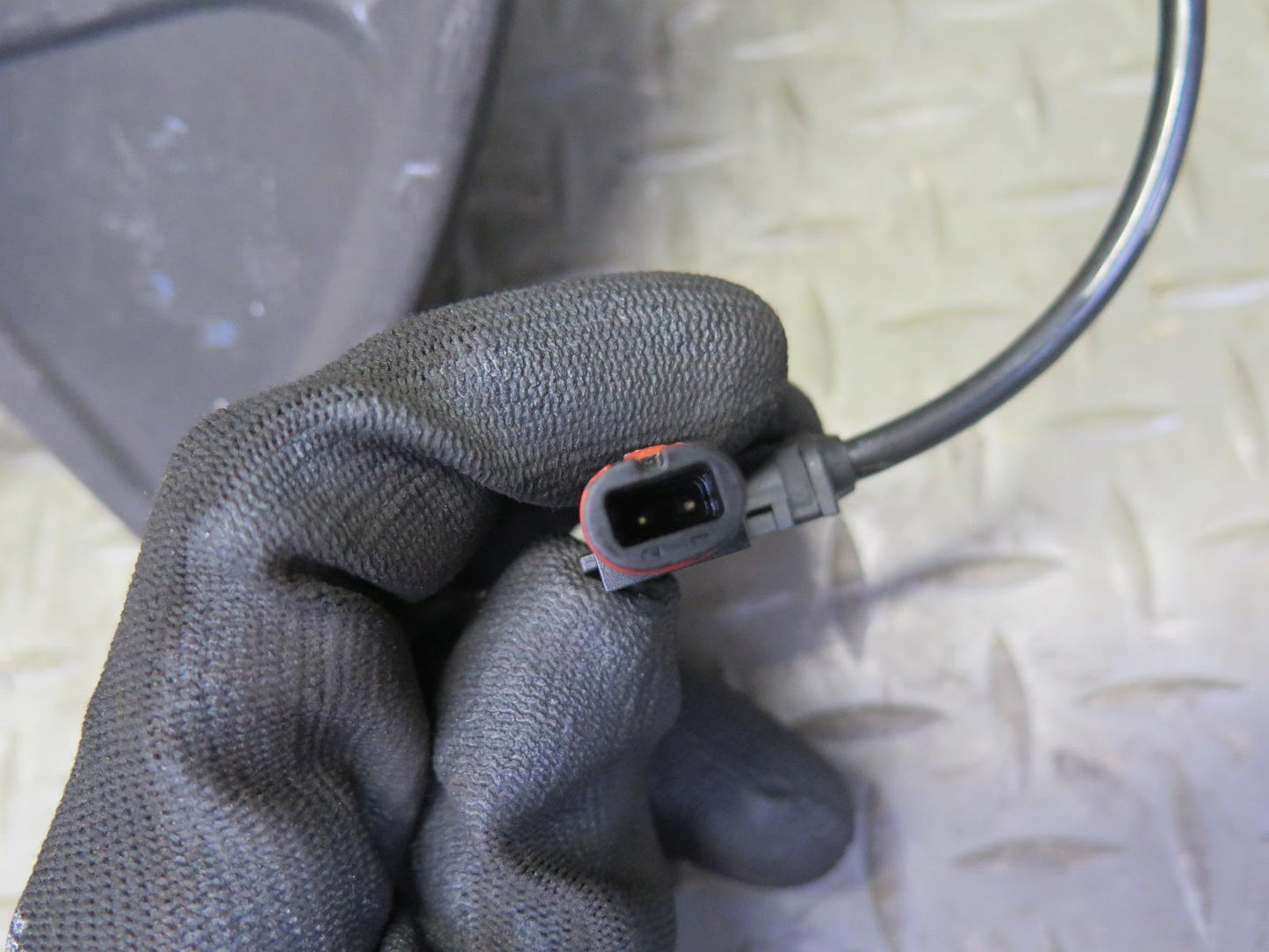 05-11 Mercedes R171 Slk-class Front Right Spindle Knuckle Wheel Hub Bearing OEM