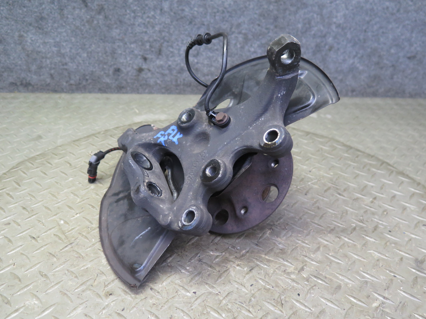 05-11 Mercedes R171 Slk-class Front Right Spindle Knuckle Wheel Hub Bearing OEM