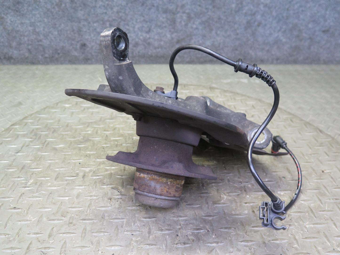 05-11 Mercedes R171 Slk-class Front Right Spindle Knuckle Wheel Hub Bearing OEM