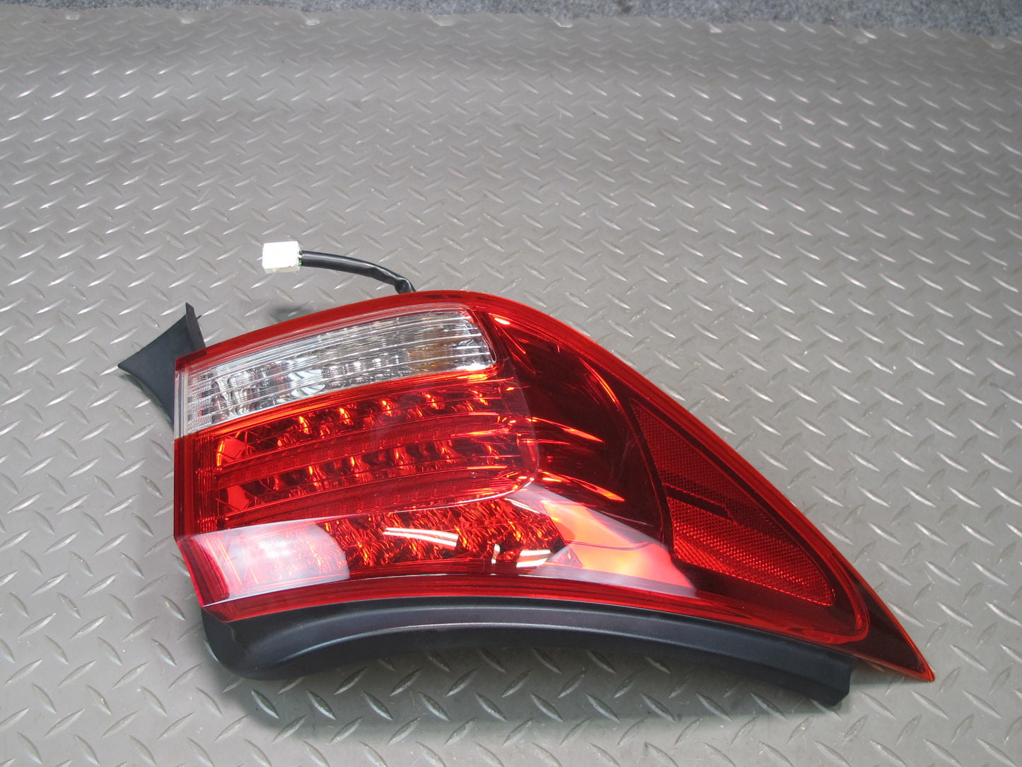 10-13 Lexus IS350 IS250 Convertible Rear Left Side Outer Tail Light Lamp OEM