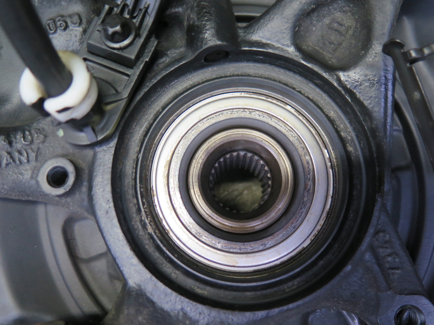 05-11 Mercedes R171 Slk-class Rear Right Spindle Knuckle Wheel Hub Bearing OEM