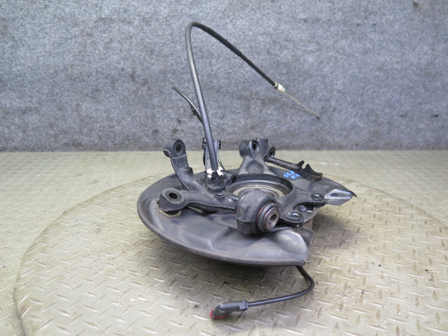 05-11 Mercedes R171 Slk-class Rear Right Spindle Knuckle Wheel Hub Bearing OEM