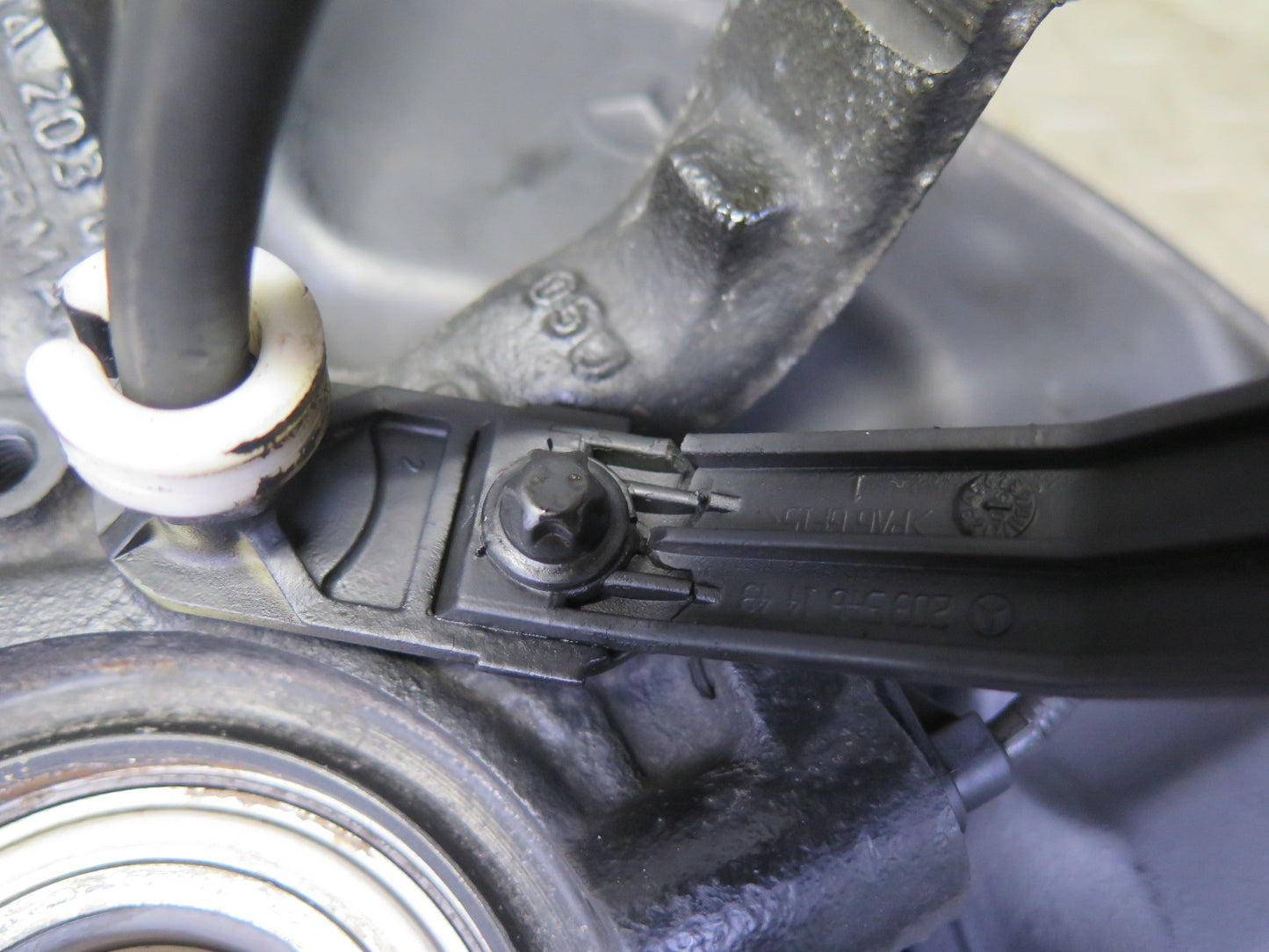 05-11 Mercedes R171 Slk-class Rear Right Spindle Knuckle Wheel Hub Bearing OEM