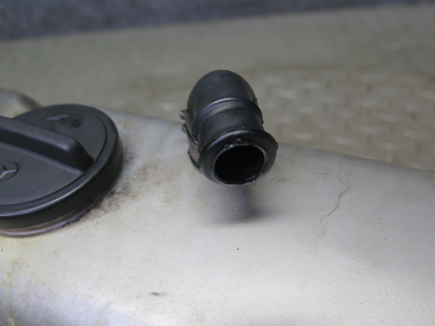 82-83 Mercedes W123 240D OM616.912 Diesel Engine Cylinder Head Valve Cover OEM