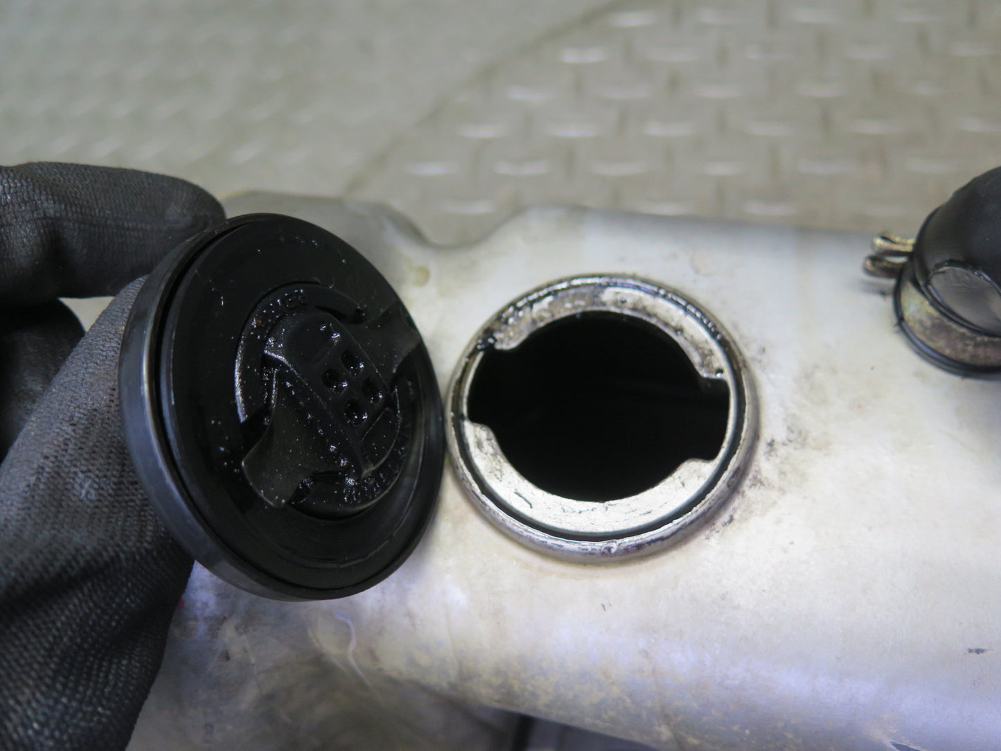 82-83 Mercedes W123 240D OM616.912 Diesel Engine Cylinder Head Valve Cover OEM