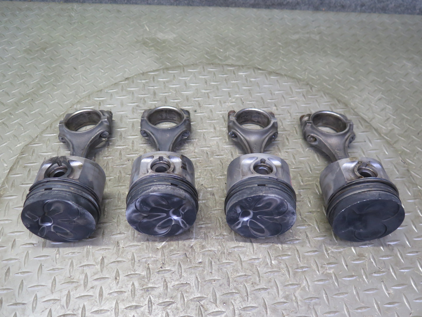 81-83 Mercedes W123 240D OM616 Diesel Set of 4 Engine Piston Connecting Rod OEM