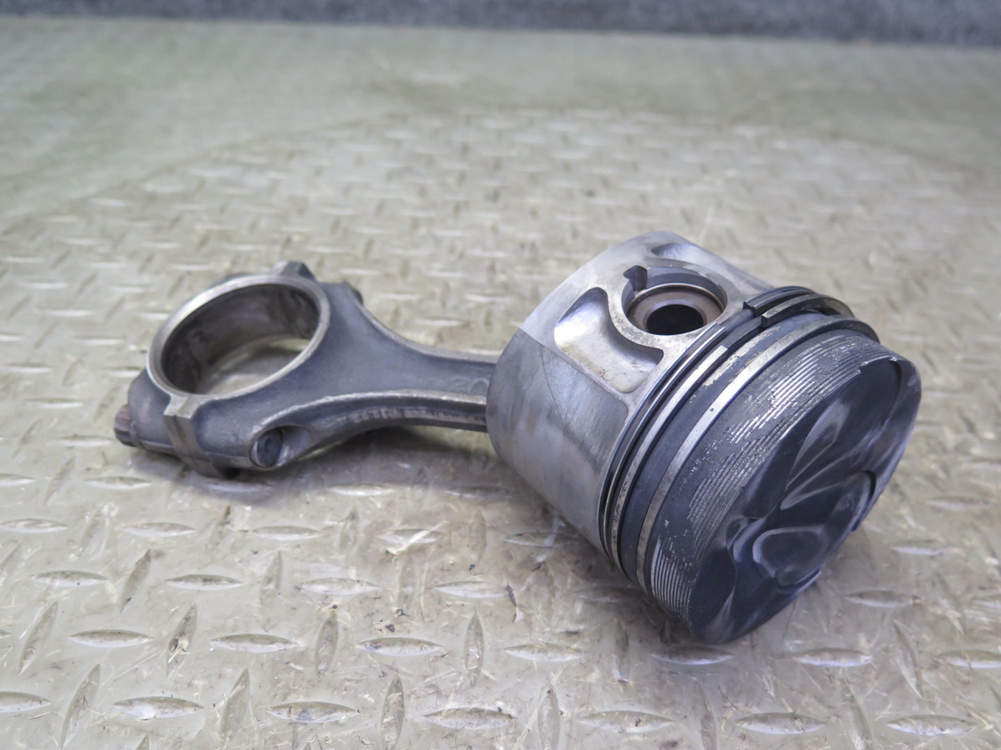 81-83 Mercedes W123 240D OM616 Diesel Set of 4 Engine Piston Connecting Rod OEM