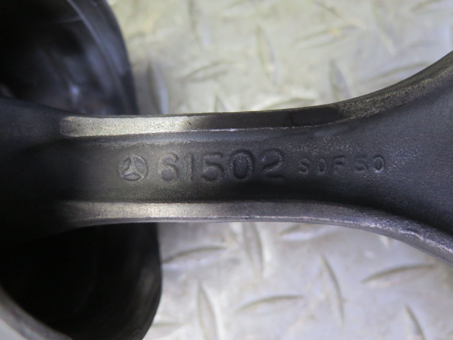 81-83 Mercedes W123 240D OM616 Diesel Set of 4 Engine Piston Connecting Rod OEM