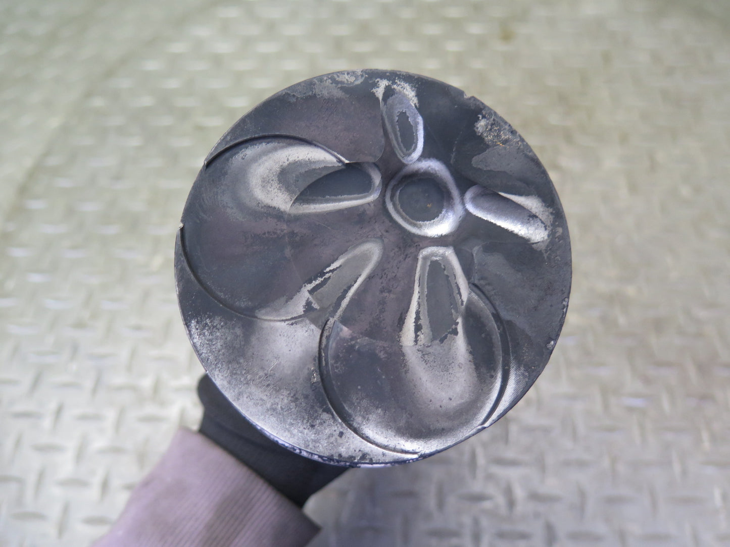 81-83 Mercedes W123 240D OM616 Diesel Set of 4 Engine Piston Connecting Rod OEM