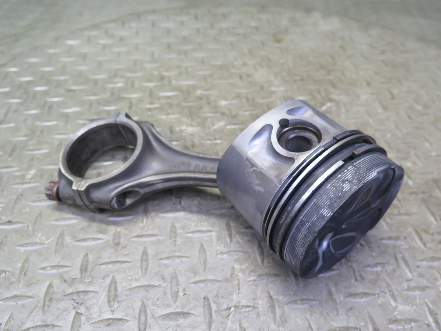 81-83 Mercedes W123 240D OM616 Diesel Set of 4 Engine Piston Connecting Rod OEM