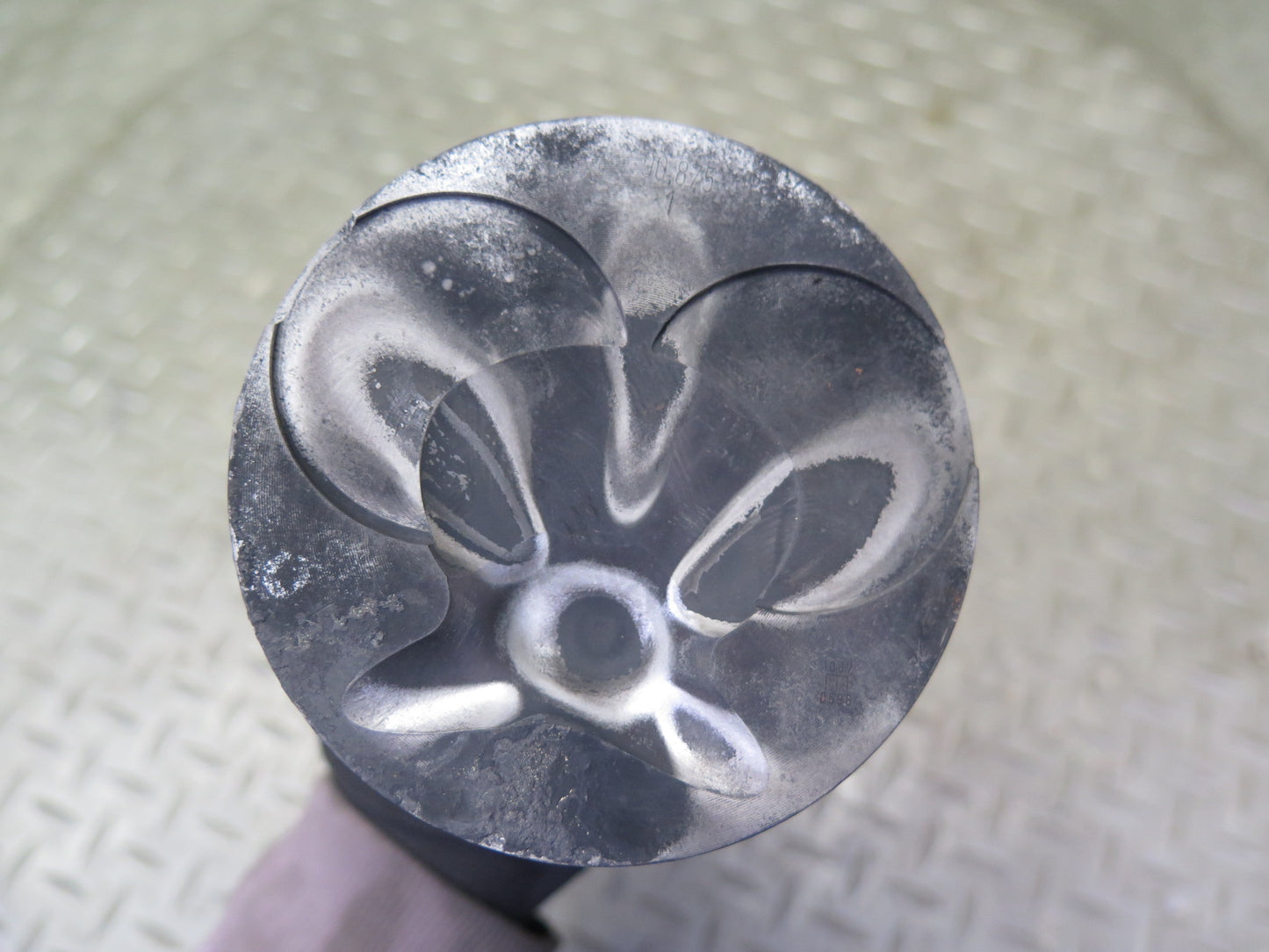 81-83 Mercedes W123 240D OM616 Diesel Set of 4 Engine Piston Connecting Rod OEM