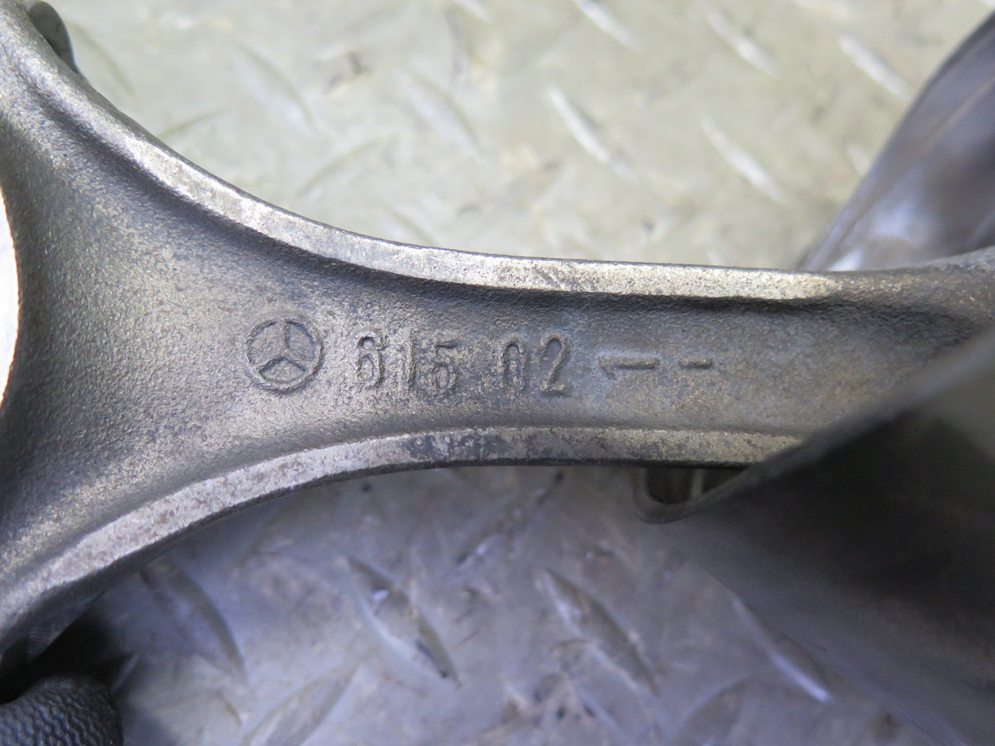 81-83 Mercedes W123 240D OM616 Diesel Set of 4 Engine Piston Connecting Rod OEM