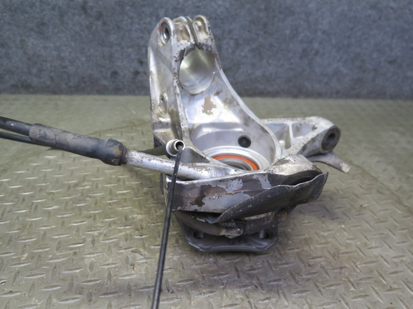 1997-2004 Porsche Boxster 986 Rear Right Spindle Knuckle Wheel Hub Bearing