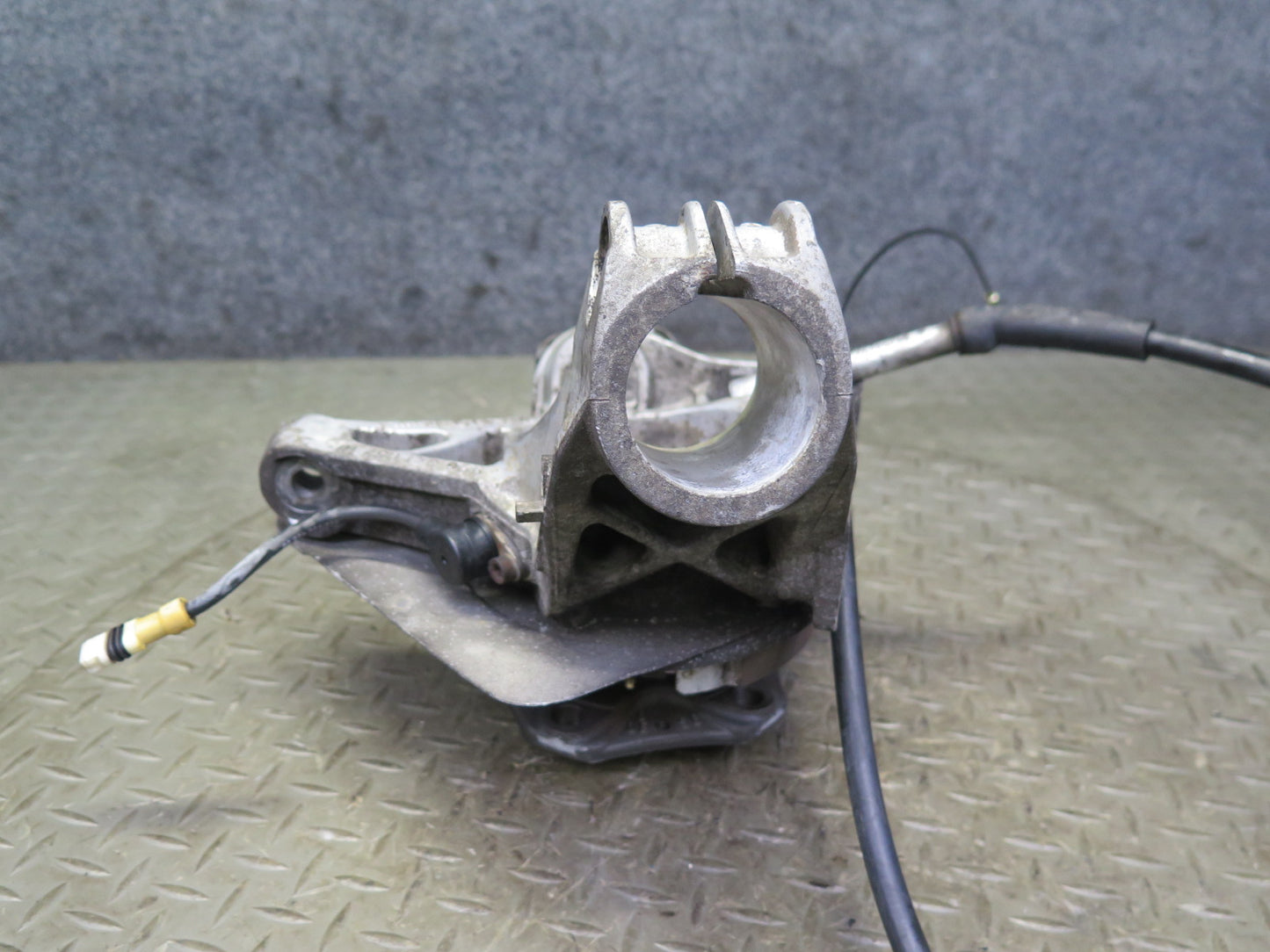 1997-2004 Porsche Boxster 986 Rear Right Spindle Knuckle Wheel Hub Bearing