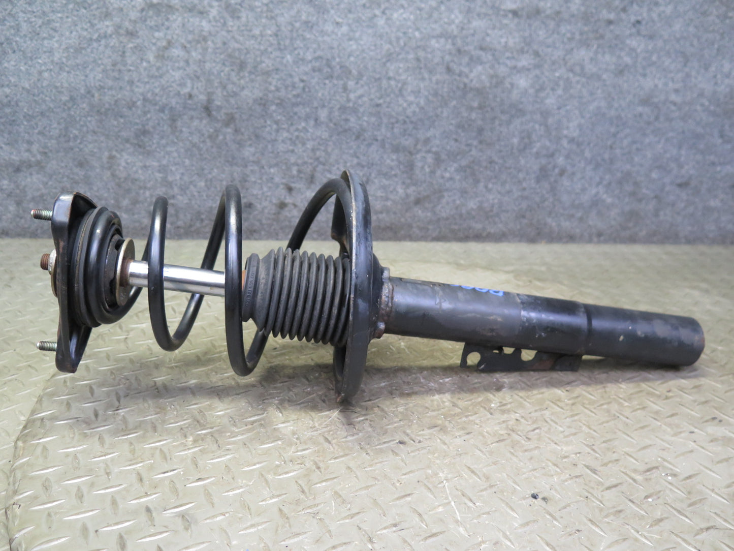 1997-2004 Porsche Boxster 986 Front Left & Right Side Strut Shock Absorber Set