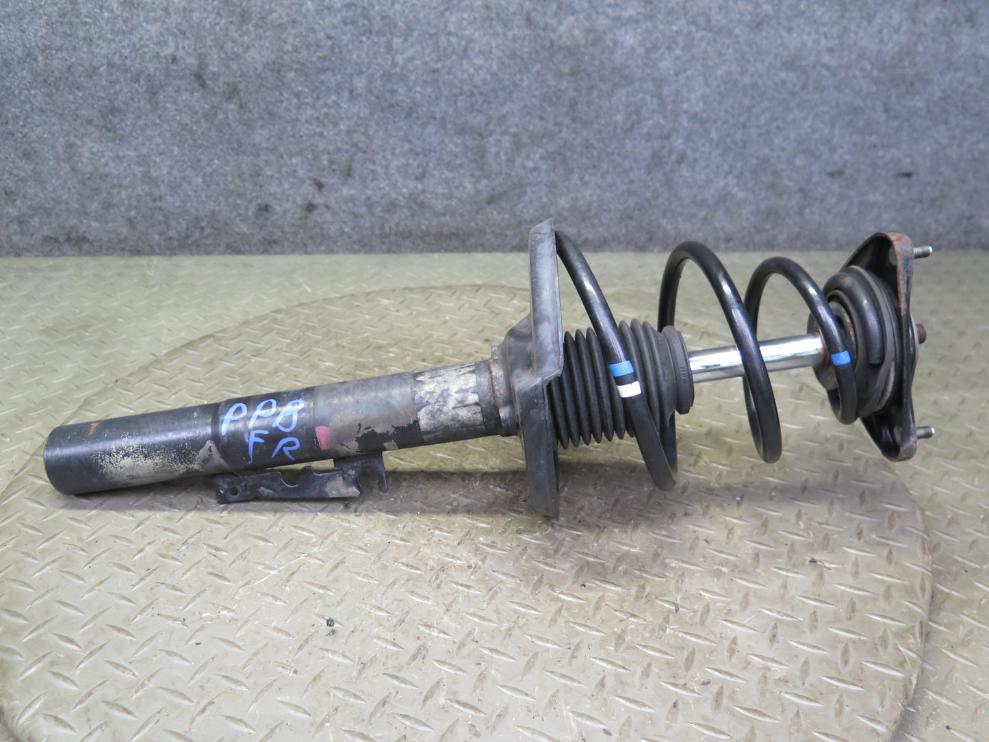 1997-2004 Porsche Boxster 986 Front Left & Right Side Strut Shock Absorber Set